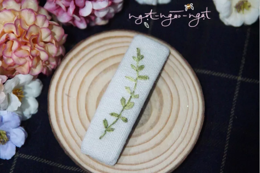 Hand Embroidered Hair Clip, “ngot-ngào-ngạt” Sweet Collection, Romantic Style, Minimalist Design, Intricately Embroidered, Cute Accessory