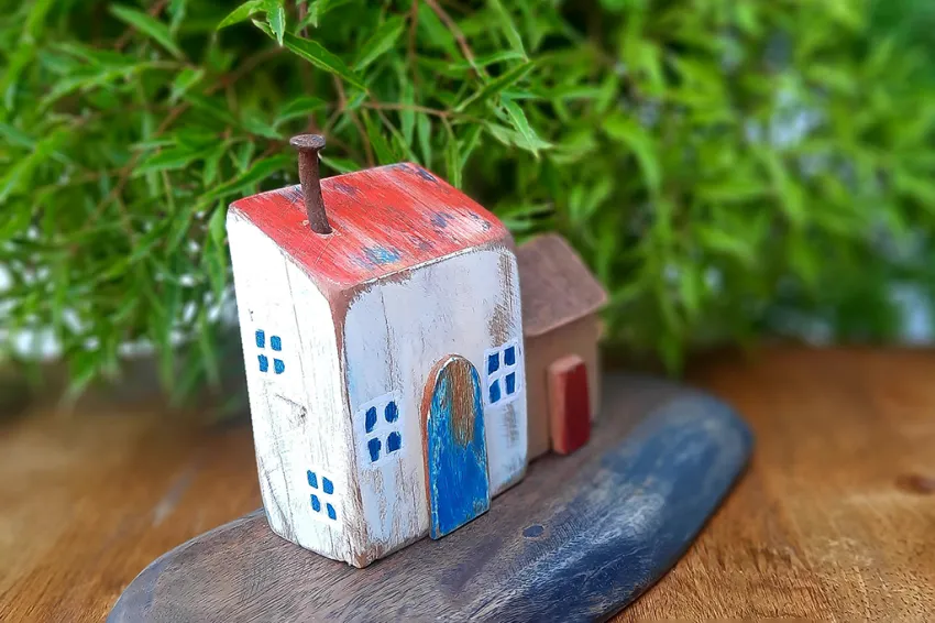 Driftwood House Miniature, Ng-0104, Decorative Model, Wooden House, Handcrafted Product, Artistic Piece