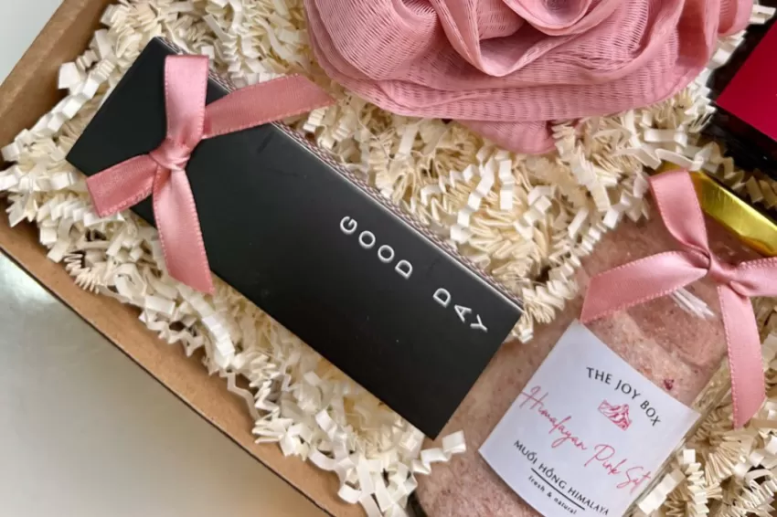 “Love Rosie” Gift Box, Bí Quyết Yêu Thương Bản Thân, Quà Tặng Cho Phụ Nữ, Chăm Sóc Bản Thân, Quà Yêu Thương Cho Phái Đẹp, Hộp Quà Tràn Đầy Niềm Vui