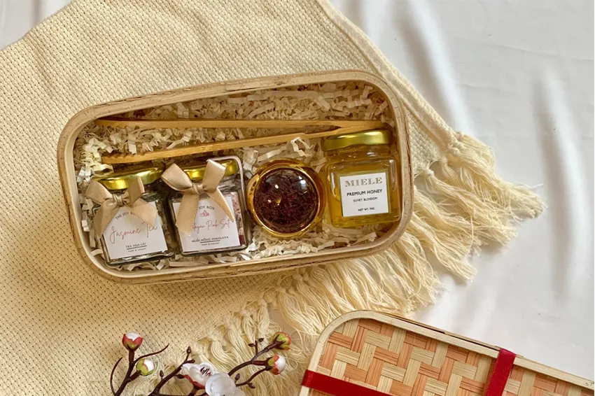 Treasure Health Gift Box, Health Gift, Gift For Loved Ones, Luxury Gift, Tea, Honey, Saffron