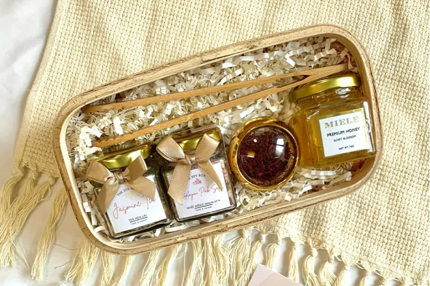 Treasure Health Gift Box, Health Gift, Gift For Loved Ones, Luxury Gift, Tea, Honey, Saffron