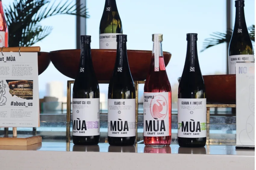 Mùa Craft Sake Gift Box, Set Of 3 Sake Bottles In Different Flavors (Classic, Pineapple Chili, Passionfruit Cubeb), Unique & Flavorful Sake Experience