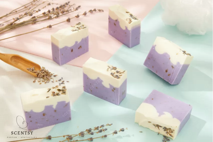 Lavender And Colostrum Rice Bran Handmade Soap, Deep Cleansing, Provides Nutrients for the Skin, Relaxing Fragrance, Cute Design