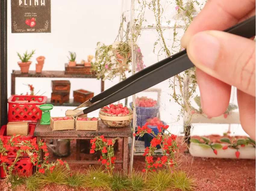Diy Strawberry Garden, Miniature Vintage Suitcase Model With Led Light, Handcrafted Vietnamese Design, Diy Miniature Garden Kit, Vietnamese Dalat Souvenirs, Miniature Suitcase Model, Handmade Crafts, Complete DIY Kit