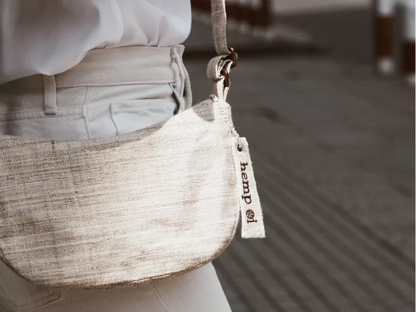 Lo Lo Hemp Handbag, Minimalist Style, Adjustable Strap, Spacious Compartment, Natural Material, Sustainable Products