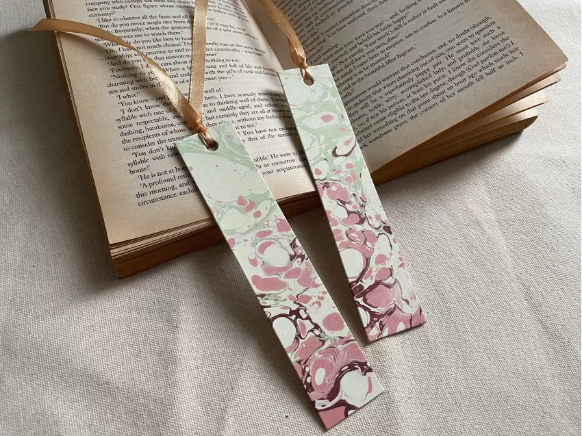 Handmade Marbling Bookmark, High Quality Hardcover Material, Watermarking Art, Eye-catching Marbled Pattern